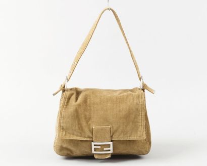 FENDI
Sac en velours côtelé kaki, fermeture...