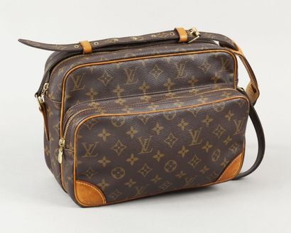 LOUIS VUITTON
Sac «Nil» 25cm en toile monogram...