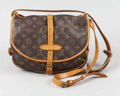 .Louis VUITTON
Sac «Saumur» petit modèle...