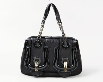 FENDI
Sac 34cm en cuir froissé noir, fermeture...