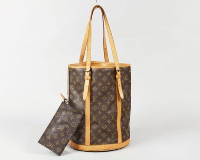 LOUIS VUITTON
Sac «Bucket» grand modèle en...