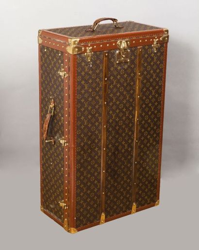 Louis VUITTON Avenue Marceau n°910385
Malle...