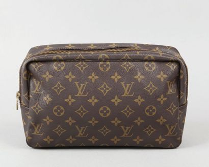 LOUIS VUITTON
Trousse de toilette 26cm en...