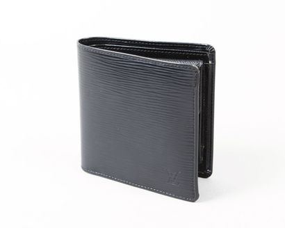LOUIS VUITTON
Porte billets, porte-monnaie,...