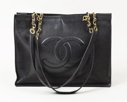 CHANEL
Sac cabas 40cm en cuir grené noir,...