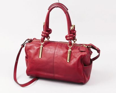 CHLOE
Sac 32cm en cuir rouge, fermeture éclair,...