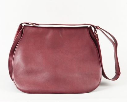 CARTIER
Sac besace en cuir grené et veau...