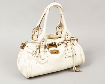 CHLOE
Sac «Paddington» en cuir grené coquille...