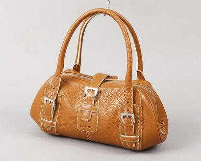 LOEWE
Sac 25cm en cuir grené camel à surpiqûres...