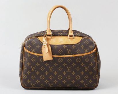 LOUIS VUITTON
Sac «Deauville» 33cm en toile...
