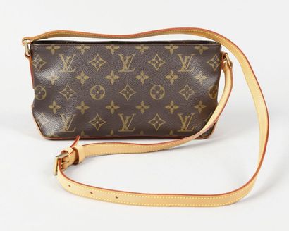 LOUIS VUITTON
Sac «Trotteur» 24cm en toile...