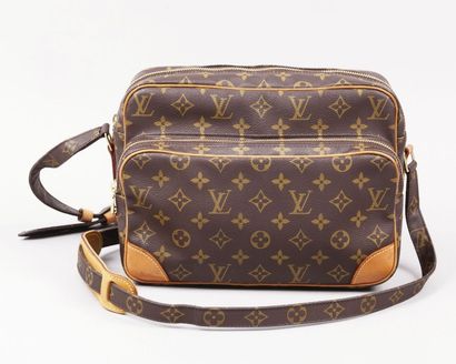 LOUIS VUITTON
Sac «Nil» 25cm en toile monogram...
