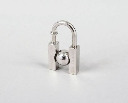 HERMÈS Paris made in France
Porte clefs «H»...