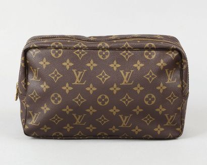 LOUIS VUITTON
Trousse de toilette 28cm en...