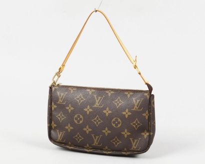 LOUIS VUITTON
Pochette accessoire en toile...