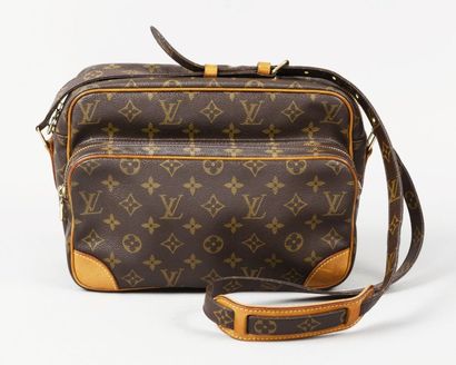LOUIS VUITTON
Sacoche «Nil» 28cm en toile...