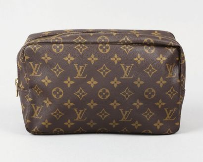 LOUIS VUITTON
Trousse de toilette en toile...