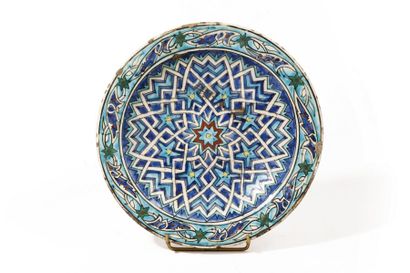 Assiette à décor de rosace, Europe, début...