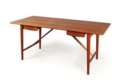 Peter Hvidt (1916-1986)

Bureau plat en teck...