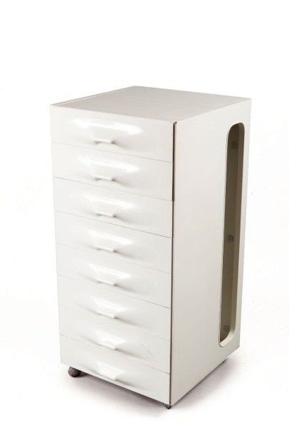 Raymond LOEWY (1893-1986)

Meuble de rangement...