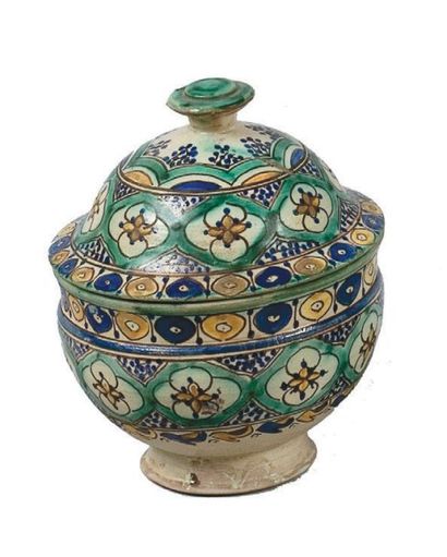 Pot à beurre, jobbana, en faïence polychrome...