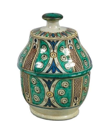 Pot à beurre, jobbana, en faïence polychrome...