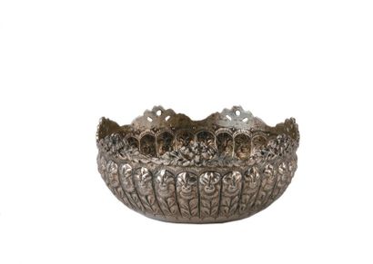 Bol (tâs) de hammam en argent à décor finement...