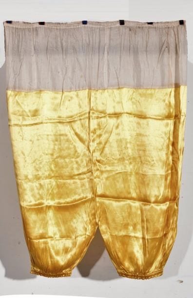 Un ensemble de costume de mariage, Tunisie,...