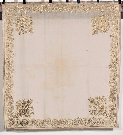 Broderie de fils d’or sur étamine de lin,...