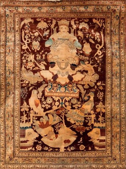 Tapis Tabriz en soie figurant le Shah et...