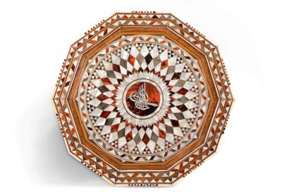 Grand guéridon ottoman décagonal en noyer...