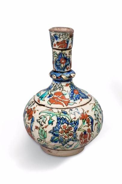 Vase persan et bouteille ottomane, küthaya,...
