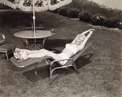 Anonyme Marylin allongée Tirage argentique...