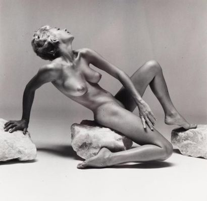 André de Dienes (1913-1985) Nu aux rochers,...