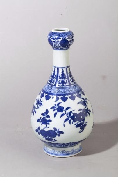 Chine, XXe siècle Vase bouteille à extrémité...