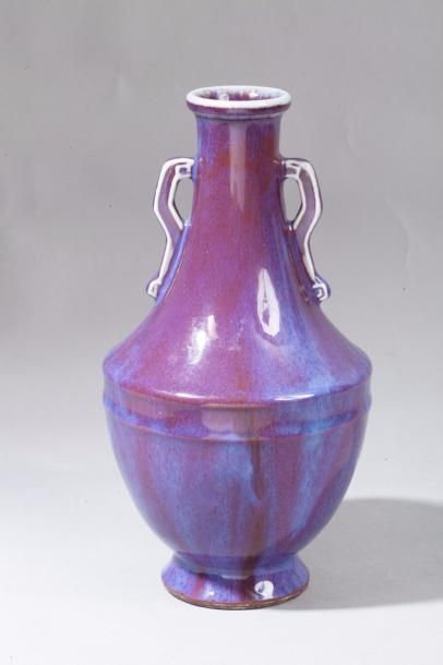 Chine, période République Vase bouteille...
