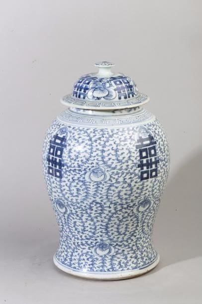 Chine, fin XIXe siècle Potiche balustre couverte...