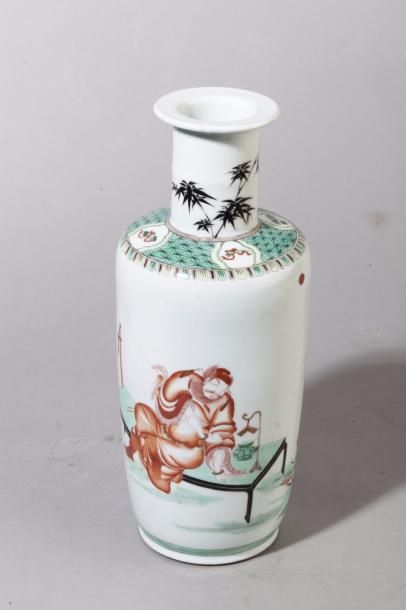 Chine, fin XIXe siècle Vase balustre en porcelaine...