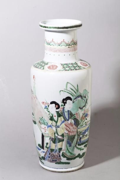 Chine, époque Guangxu Vase rouleau en porcelaine...