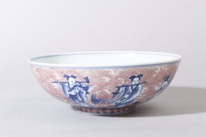 Chine, XXe siècle Bol en porcelaine et émail...