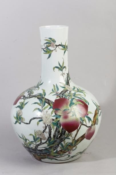 Chine, vers 1950 Vase bouteille Tianqiuping...