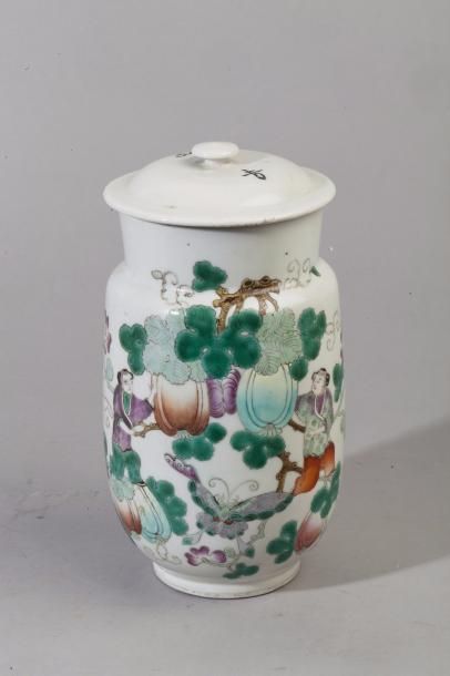 Chine, 1ère moitié du XXe siècle. Pot couvert...