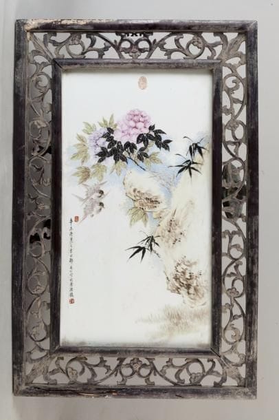 Chine, XXe siècle Plaque en porcelaine et...