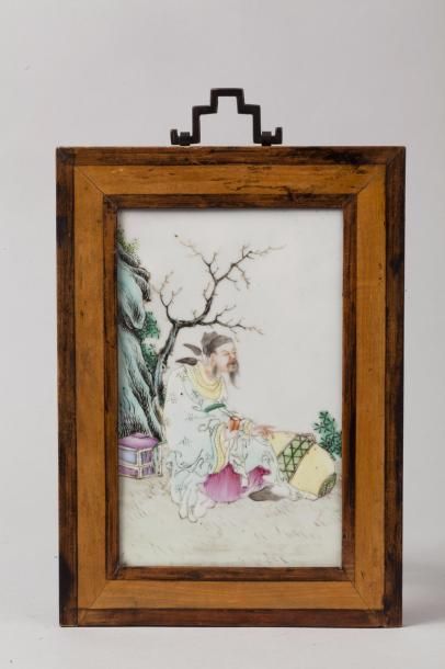 Peinture sur porcelaine représentant un sage...