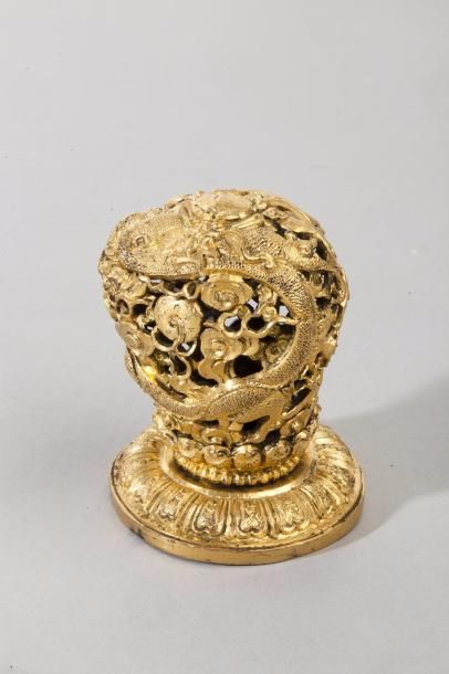 Chine, XIXe siècle Sommet de coiffe en cuivre...