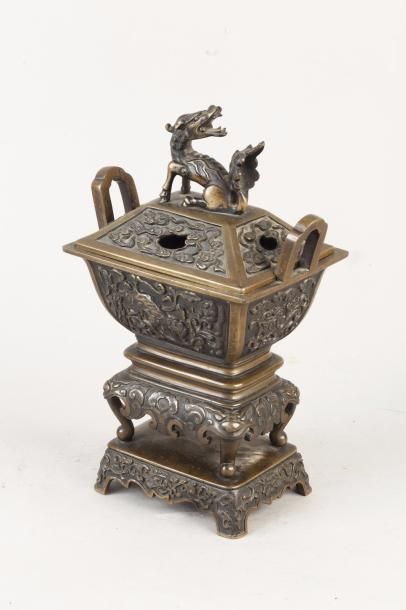 Chine, XVIIIe siècle Brûle-parfum Fang Ding...
