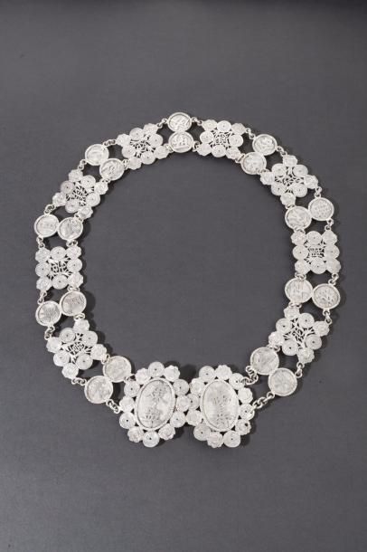 Chine, vers 1900 Ceinture en argent à 18...