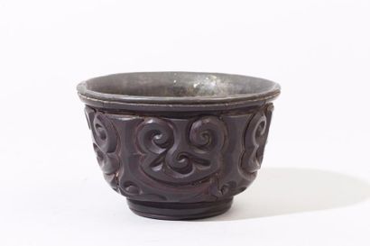 Chine, période Yuan Bol en laiton et laque...