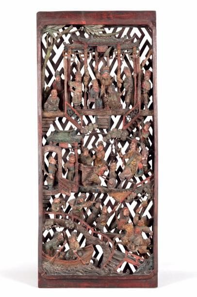 Plaque en bois sculptée et ajourée à décor...