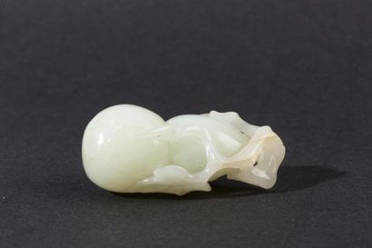 Chine, XXe siècle Pendentif en jade banc...